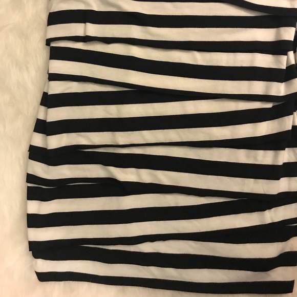 FREE!!!! Black and White Layered Top - Picture 2 of 6